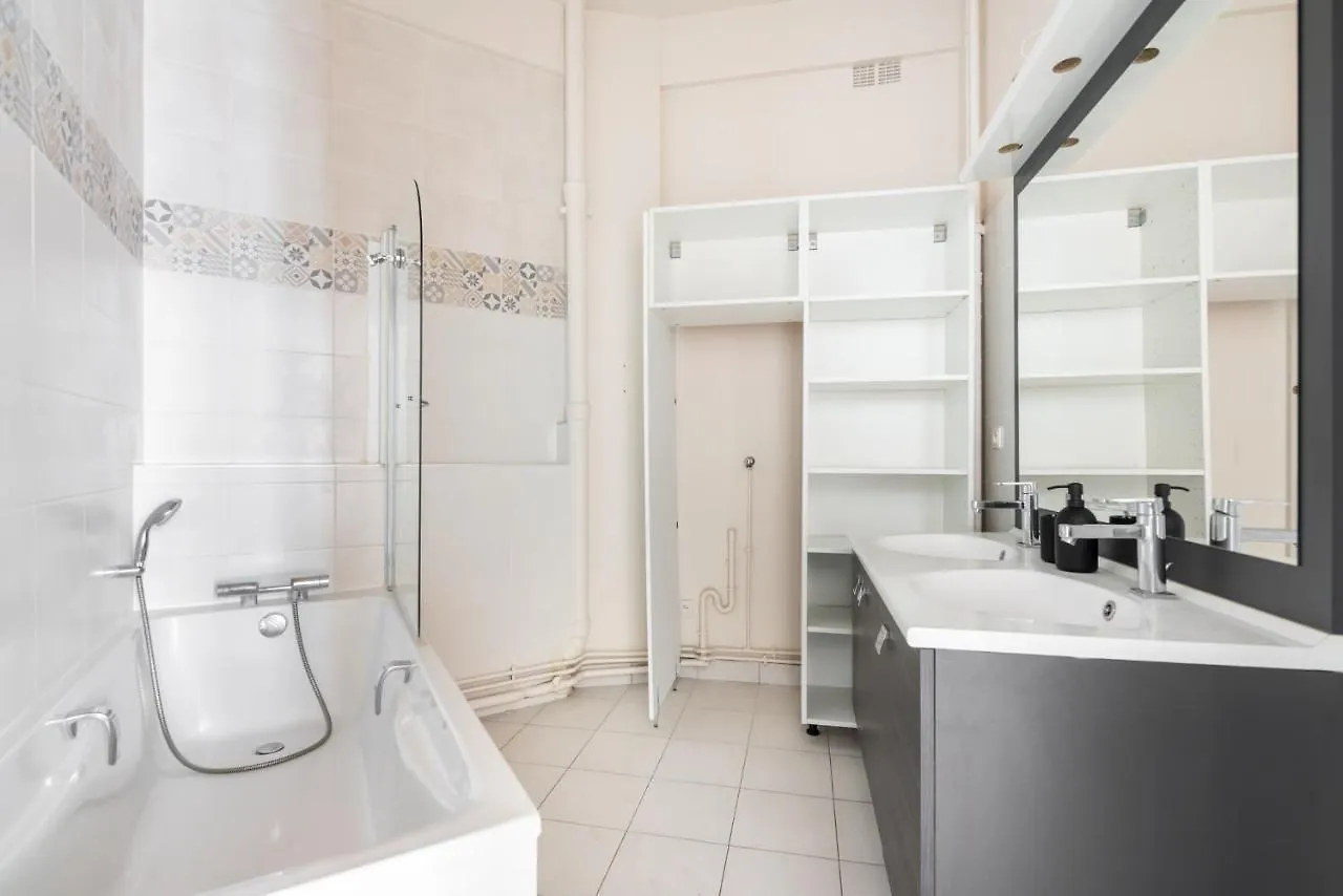 Luxurious Flat Rue De La Pompe Apartment Paris France
