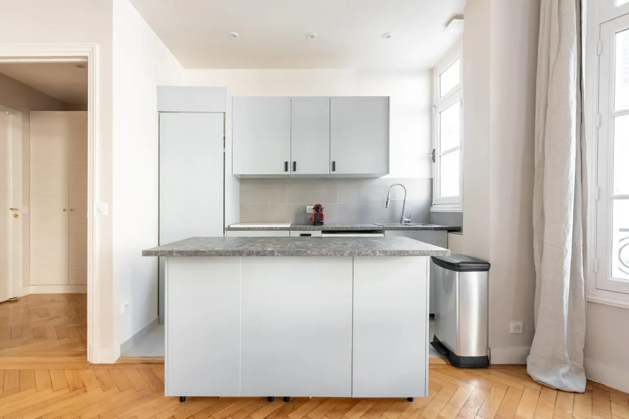 Luxurious Flat Rue De La Pompe Apartment Paris France